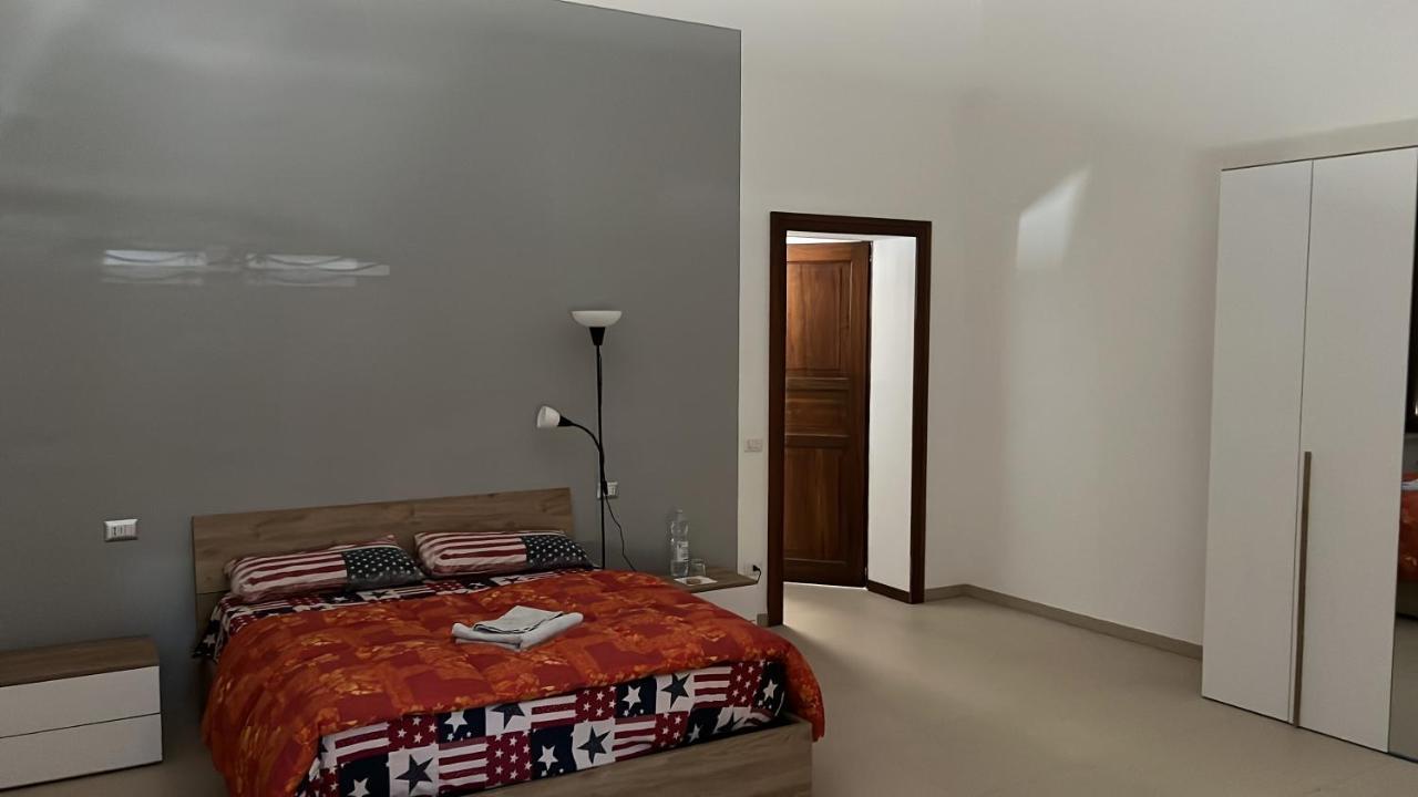 Apartmán Grande Stanza Matrimoniale In Palazzo Signorile Mirandola Exteriér fotografie