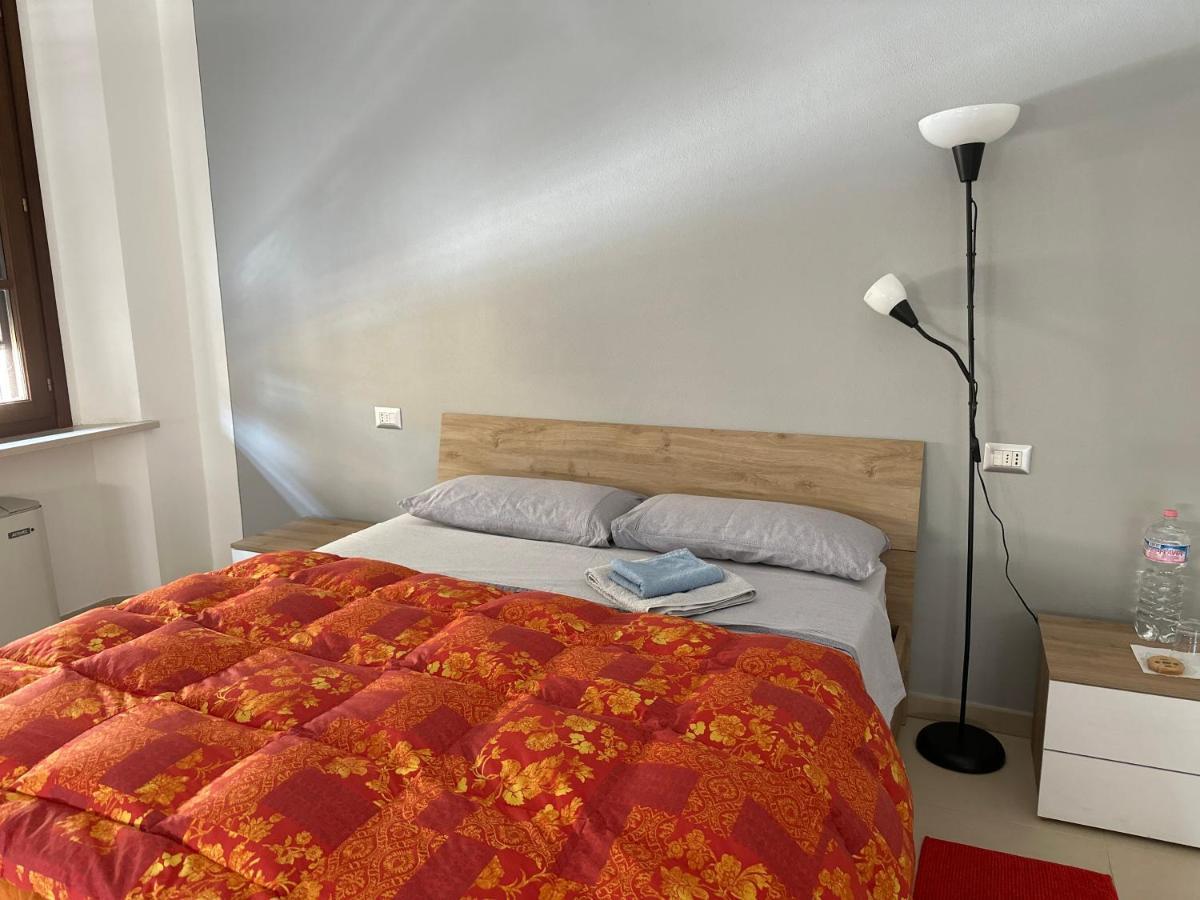 Apartmán Grande Stanza Matrimoniale In Palazzo Signorile Mirandola Exteriér fotografie